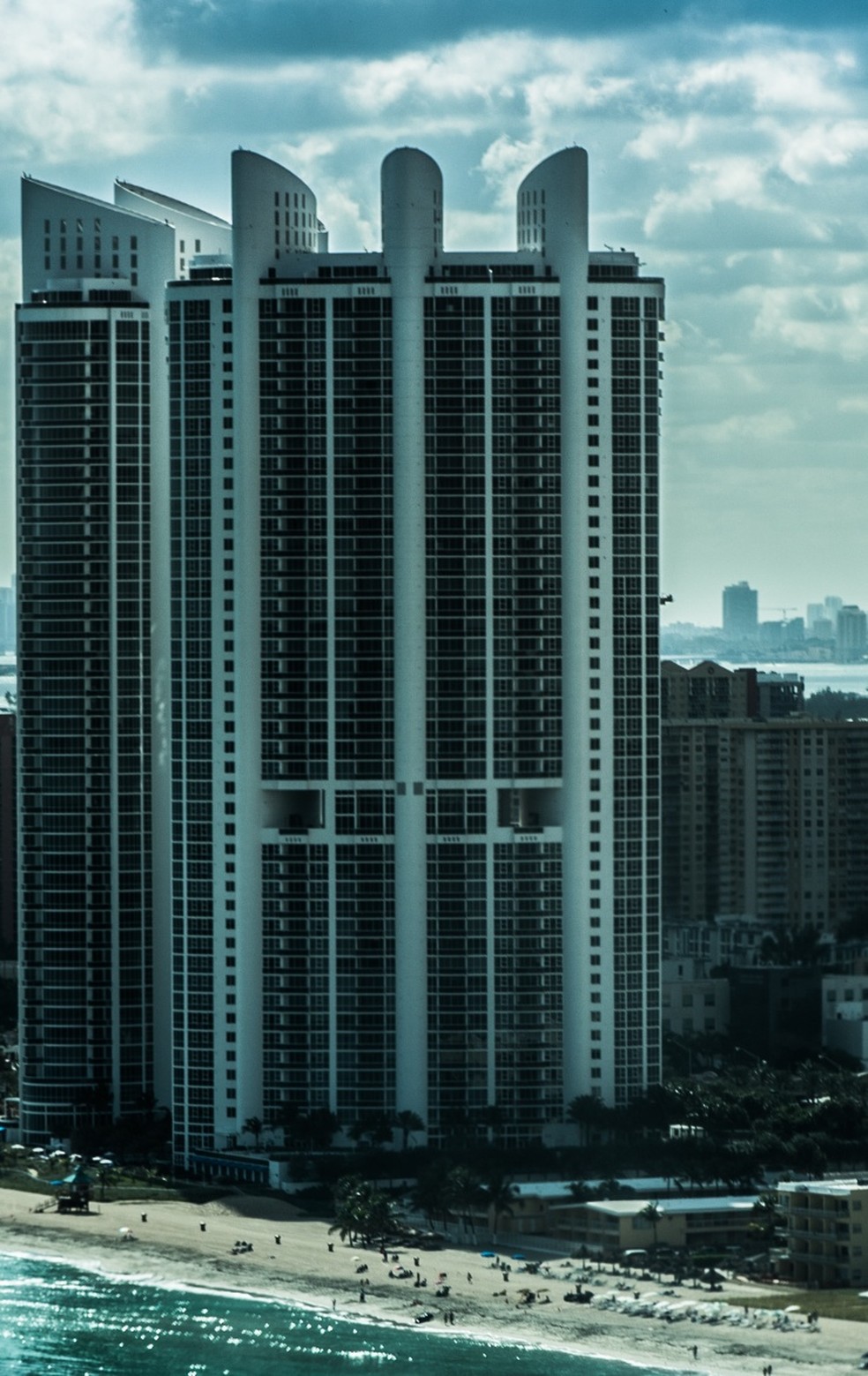 Messi comprou três imóveis na mesma torre Trump Royale, que faz parte de um complexo com mais de 300 metros de praia privativa na Flórida — Foto: Andres M. Bernal/Wikimedia Commons