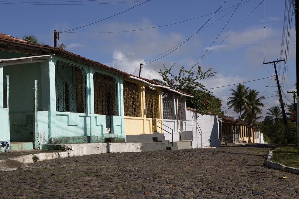 Estão presentes as casinhas coloridas, os azulejos coloniais, os calçamentos de pedra, o samba. — Foto: Márcio Lima