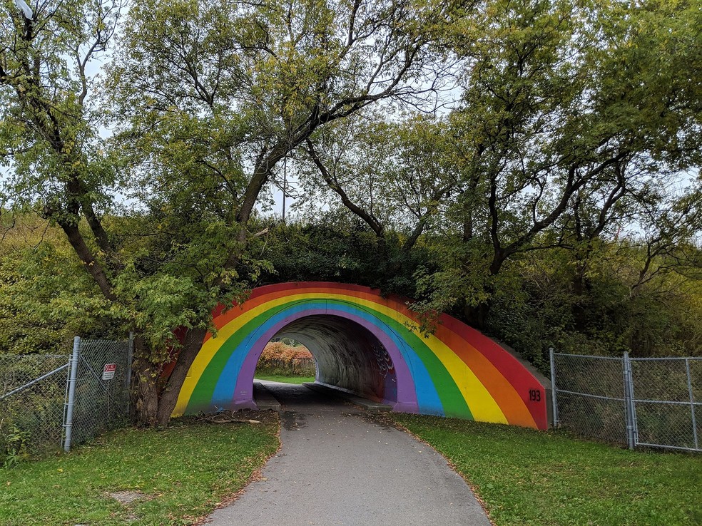 O túnel de arco-íris em Toronto foi pintado várias vezes após ser apagado pelo parque onde se situa — Foto: Wikimedia Commons / Creative Commons