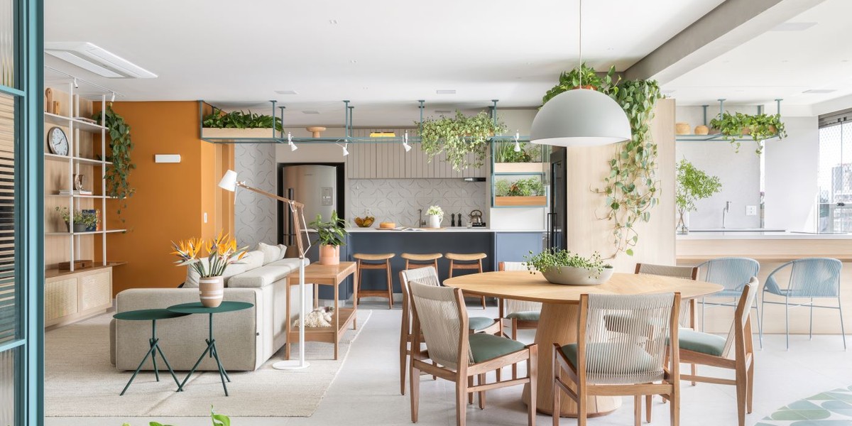 Serralharia e cores refrescantes marcam apartamento paulista de 186 m²