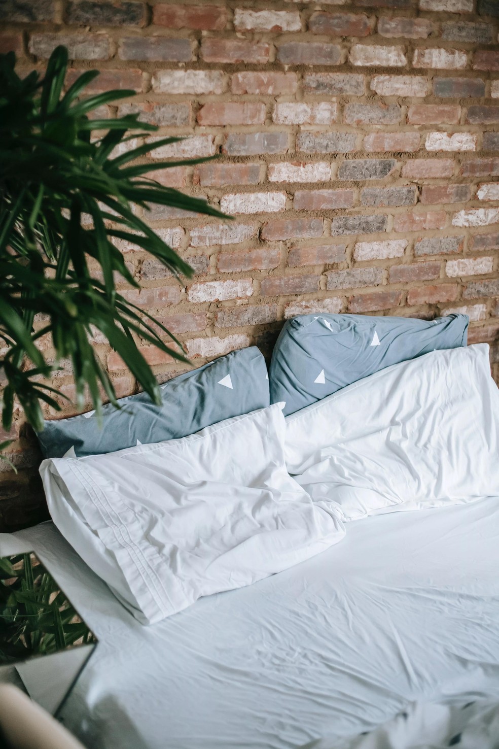 Deixe uma vez por semana o colchão respirar sem roupa de cama por alguns momentos (Foto: Pexels / Tim Samuel / CreativeCommons) — Foto: Casa e Jardim