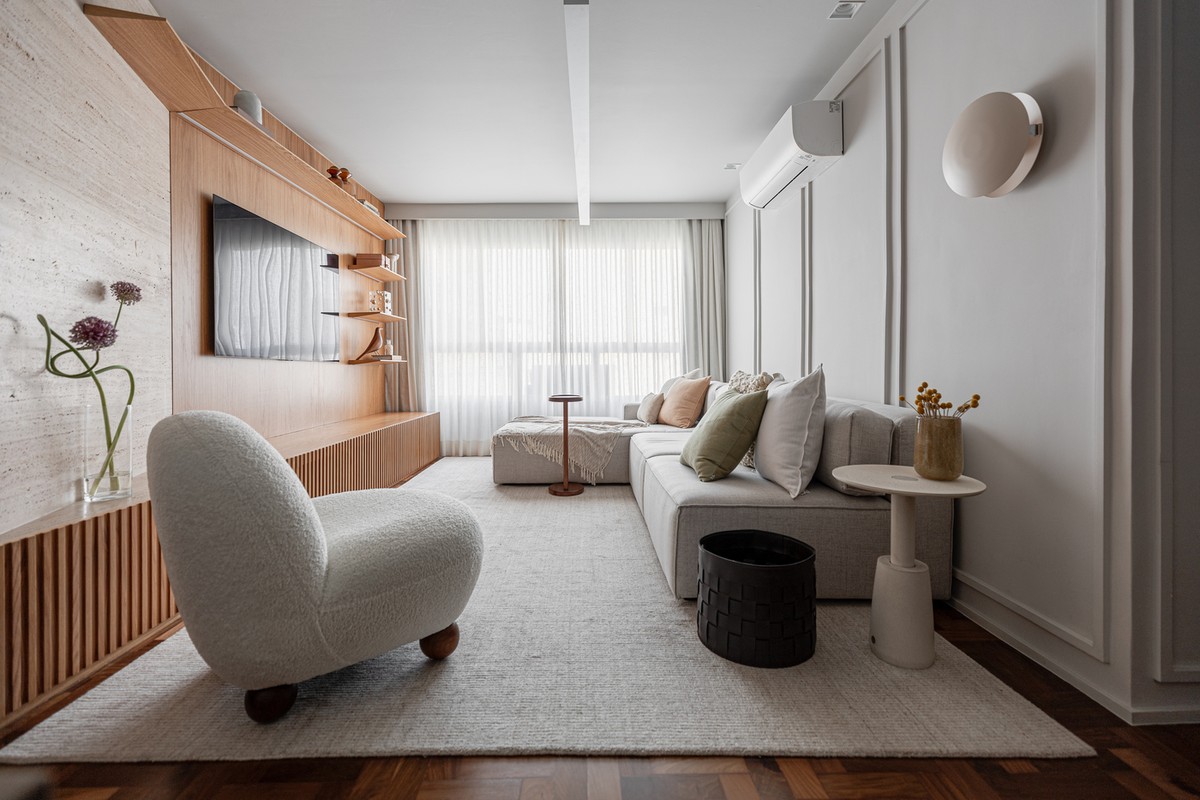 Elementos clássicos se misturam à decoração contemporânea em apartamento
