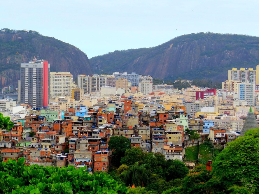 Alguns dos efeitos diretos da gentrificação são o aumento da crise habitacional e a periferização