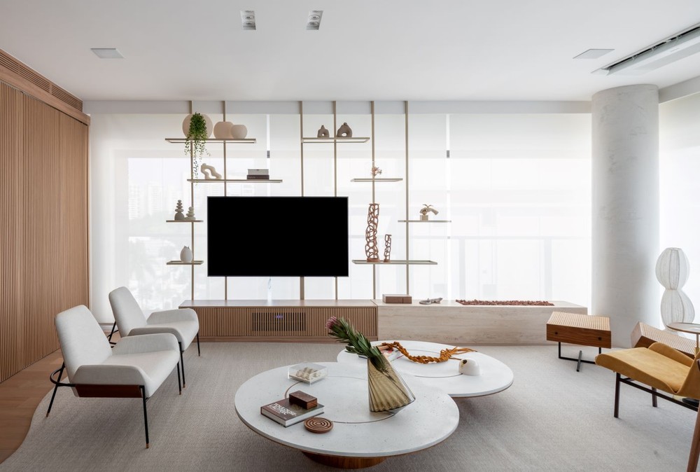 Como fazer a TV ficar bonita na sala de estar: dicas + 40 inspirações
