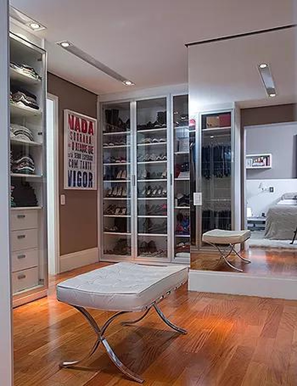 Transforme o seu closet na melhor parte da casa (sem ir à falência)