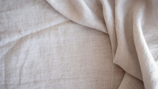 Linho natural ou sintético: saiba a diferença e o melhor para decorar sua casa