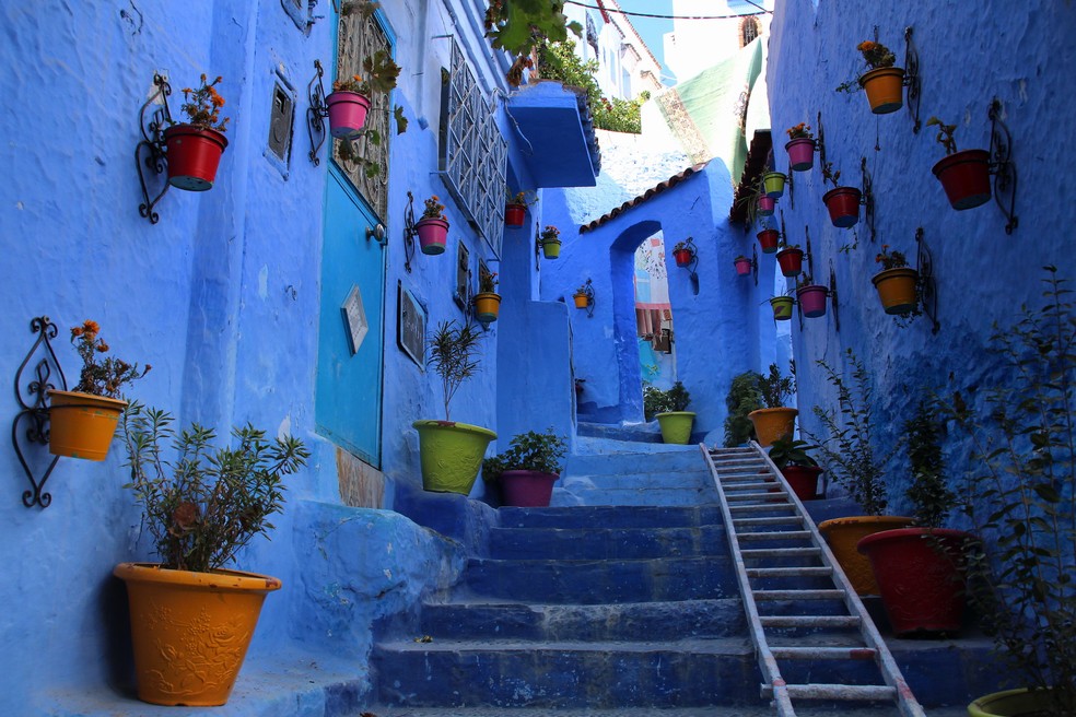 A cidade azul de Marrocos tem a sua cor em referência ao costume dos imigrantes judaicos que popularam a região — Foto: Flickr / Just Booked A Trip / Creative Commons