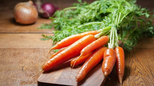 5 receitas vegetarianas e saudáveis para fazer com cenoura