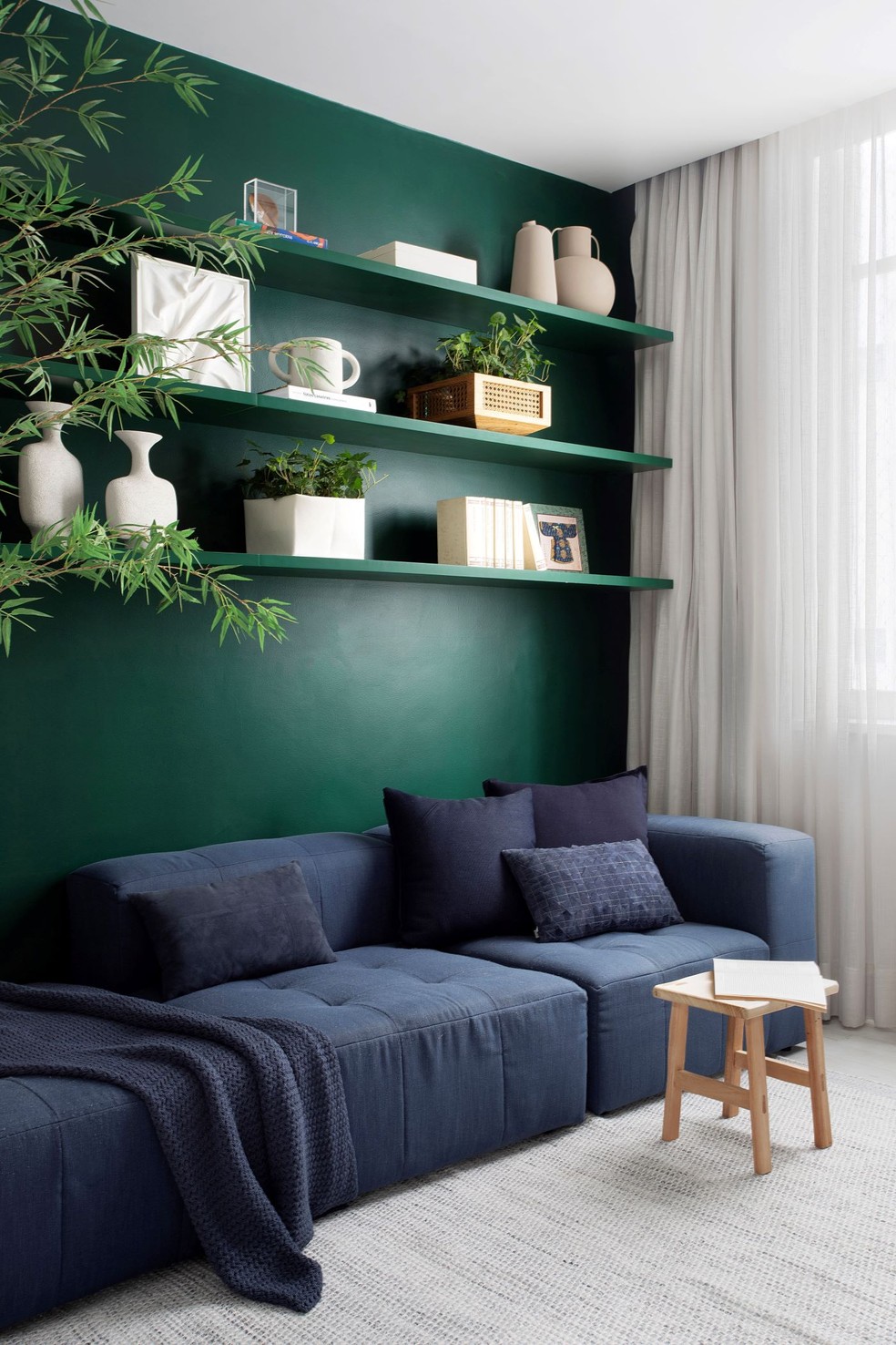 Decoração de sala verde: 16 projetos inspiradores com a cor que é tendência