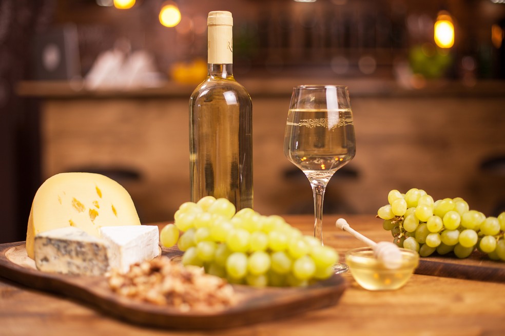 Os vinhos brancos não possuem taninos e devem ser avaliados por iniciantes através de sua doçura — Foto: Freepik / Creative Commons