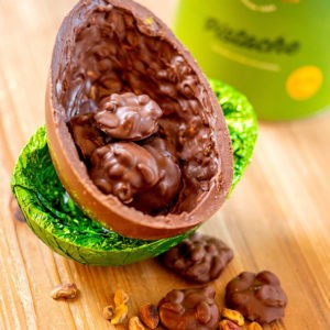 Tchocolath | Ovo de Pistache, blend de chocolate ao leite com muito pistache (450 g). R$ 220 — Foto: Divulgação