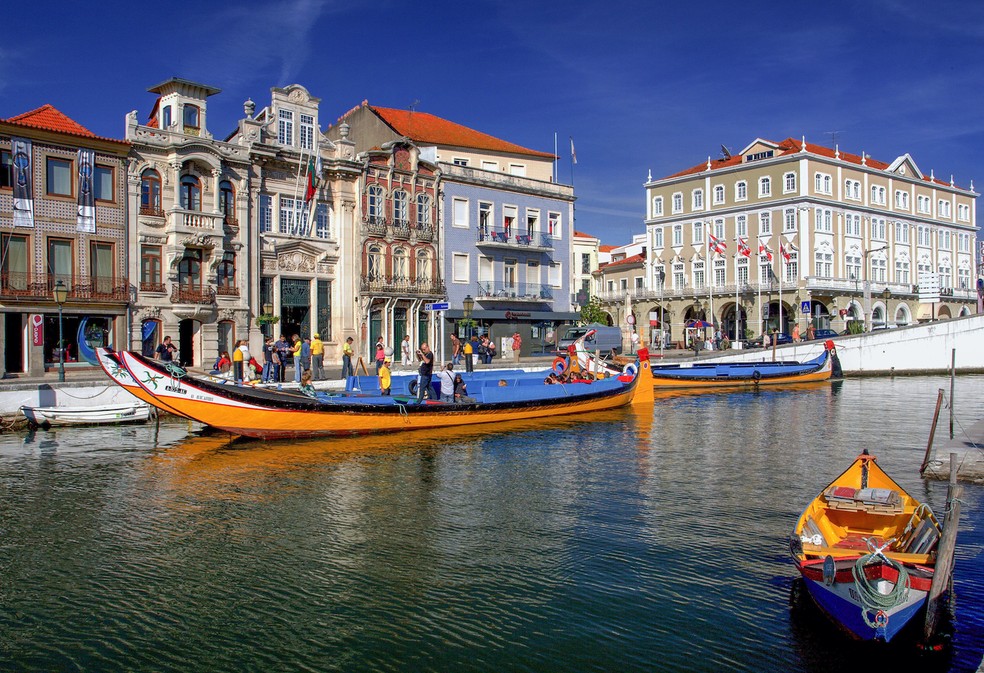 A cidade de Aveiro, em Portugal, é um dos destinos mais procurados por famílias nas férias — Foto: Wikimedia / Joaomartinho63