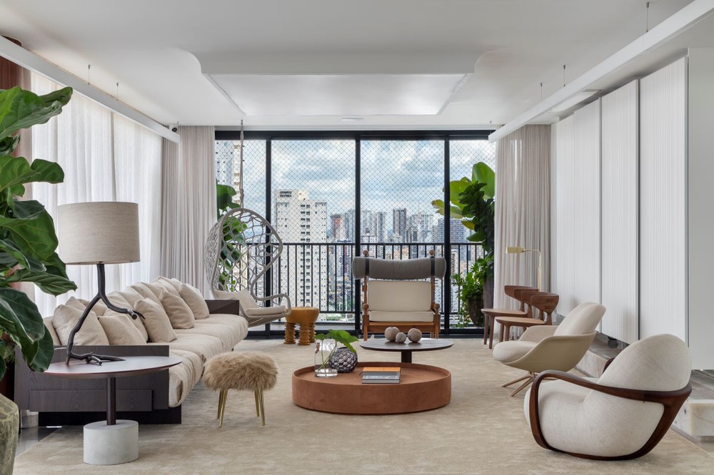 Pontos de cor, design e arte marcam apartamento de 287 m² em Goiânia