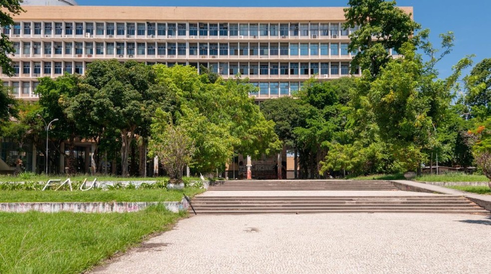 Qual foi o primeiro curso de Arquitetura do Brasil?