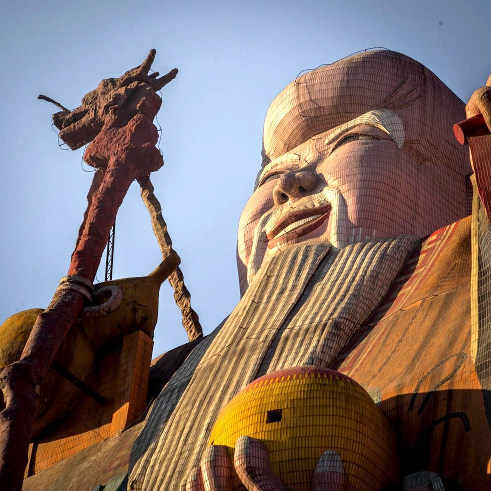 O deus Shou na fachada do Tianzi Hotel, na China, está associado à longevidade — Foto: Flickr / Han Lei Photo / Creative Commons