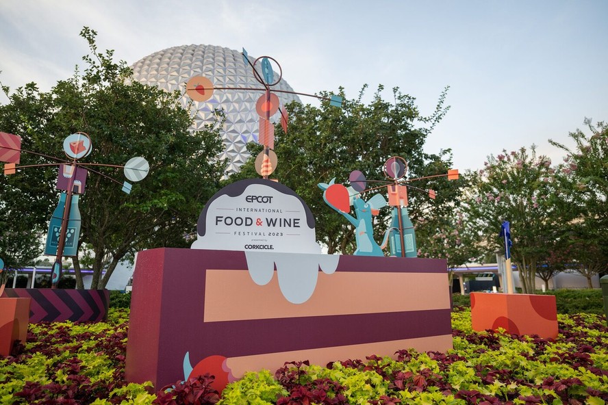 O evento culinário Epcot International Food and Wine Festival ocorre anualmente no parque da Disney na Flórida, nos Estados Unidos