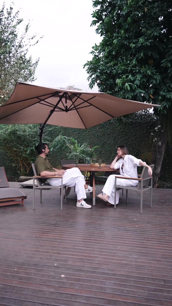 Romulo Estrela e Nilma Quariguasi mostram detalhes da área externa de