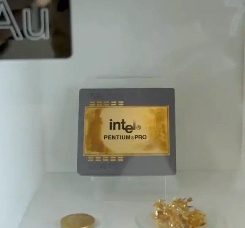 No compartimento do ouro, por exemplo, o magnata da tecnologia colocou um processador da Intel, que é feito com o metal precioso — Foto: Instagram / @willsmith / Reprodução