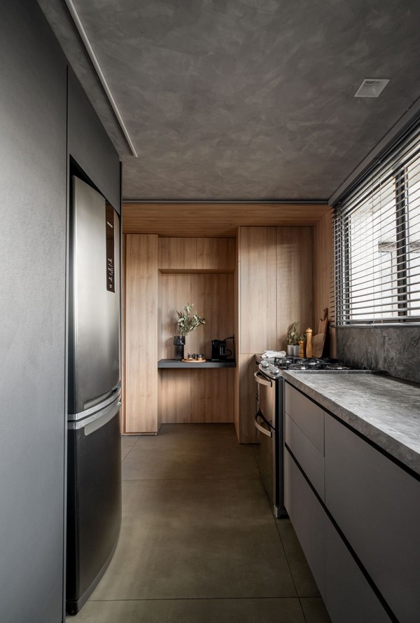 Design moderno, madeira, pedra e pontos de cor marcam apartamento no RS