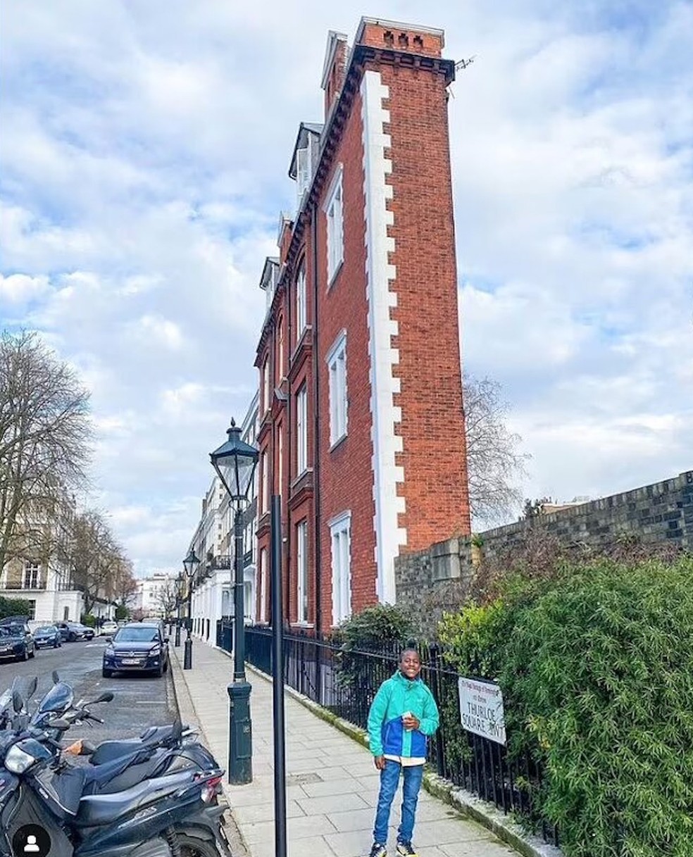 O prédio de 2 m de largura na parte mais estreita virou atração turística de Londres — Foto: Instagram / Triangle News / Reprodução
