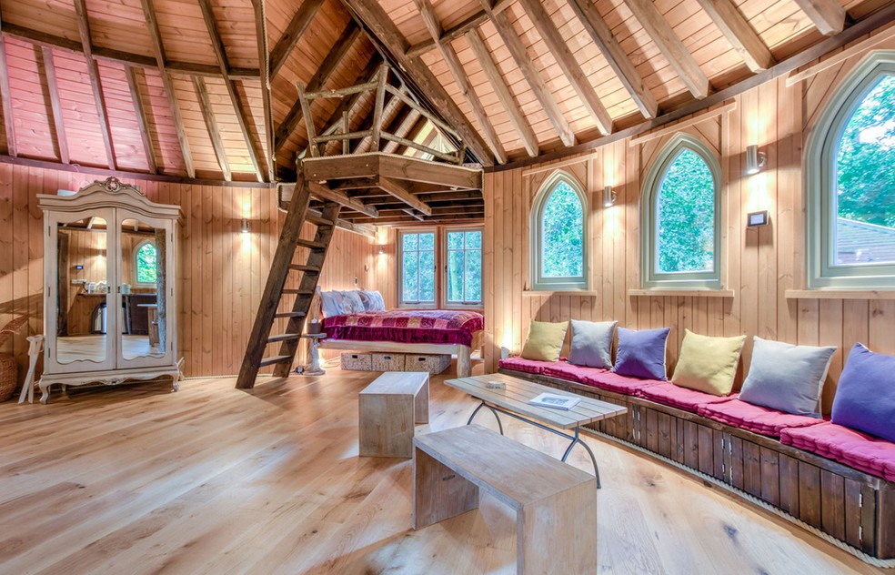 A cabana acomoda até dois adultos e duas crianças — Foto: Instagram/@theoaks.uk/Reprodução