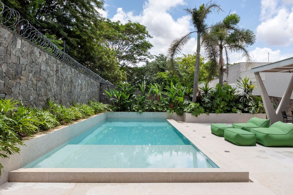 Confira 20 ideias de paisagismo para piscina