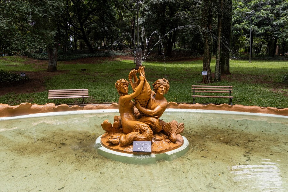 O chafariz do parque Buenos Aires conta com a obra Anfitrite e Tritão, feita de cobre — Foto: Mike Peel/Wikimedia Commons