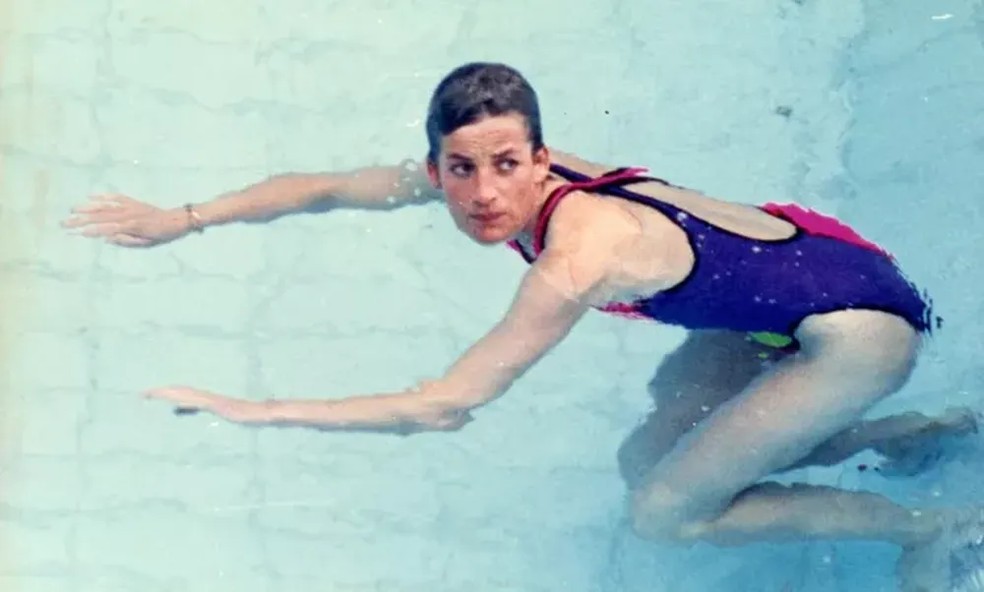 Princesa Diana na piscina do Copacabana Palace — Foto: Twitter / Reprodução