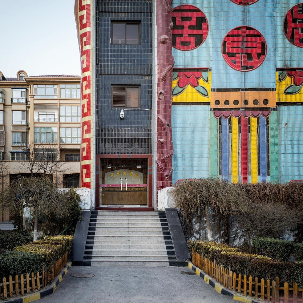 A entrada simplória do Tianzi Hotel, na China, que não é acessível para pessoas comuns — Foto: Flickr / Han Lei Photo / Creative Commons