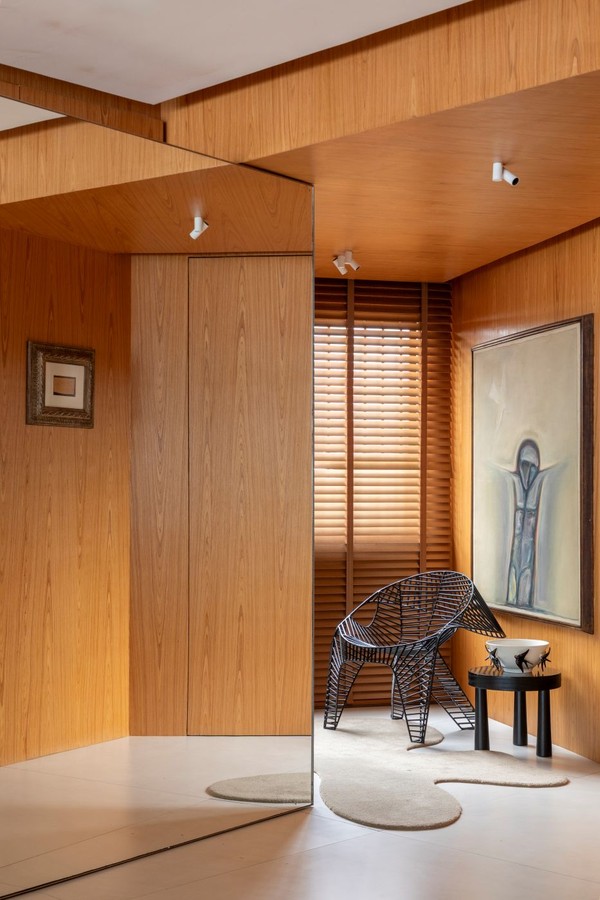 Arquiteto repagina seu apartamento no Piauí com madeira, arte e design