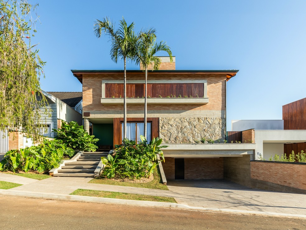 Frente de casa simples com garagem: 18 projetos para inspirar a sua ...