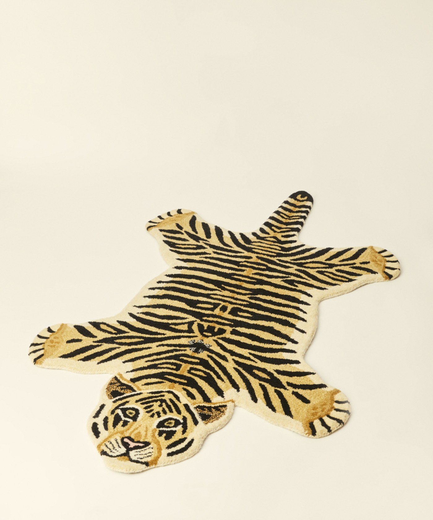 O tapete de tigre de lã, da SOUQ, é ideal para as mães criativas. O valor é R$ 1.298 — Foto: SOUQ / Divulgação