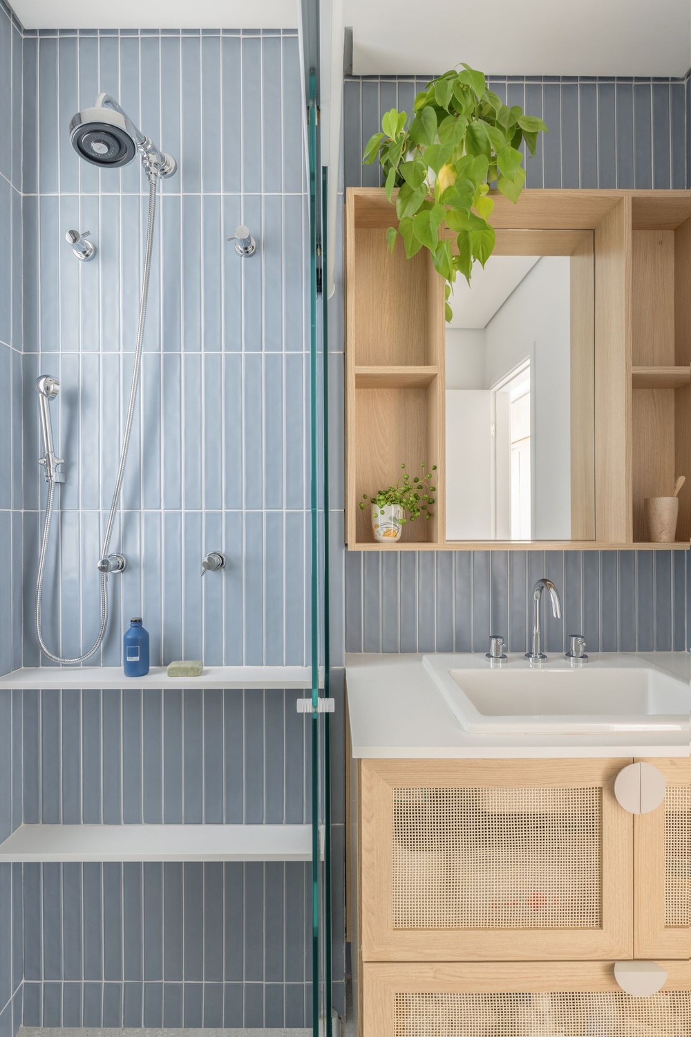 Banheiros coloridos: 13 ideias para se inspirar e não ter medo de ousar