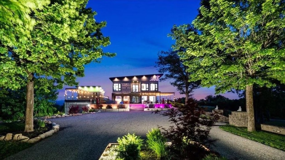 Casa feita com 15 contêineres incorpora design e luxo em New Hampshire ...