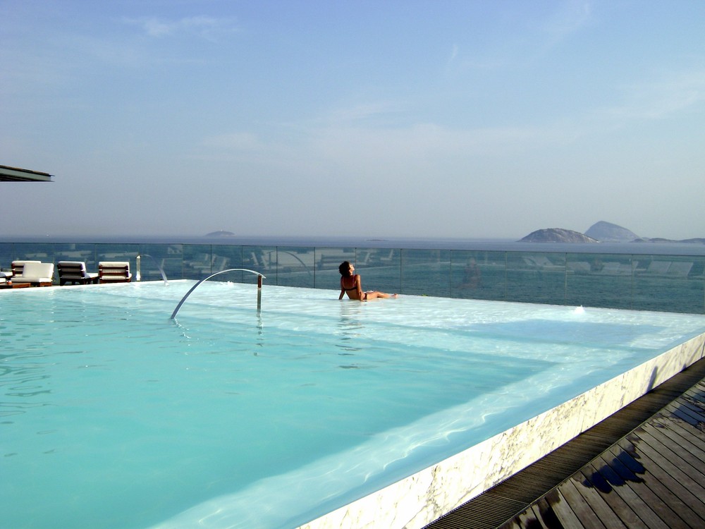 Verão, coquetéis e vista: o charme dos rooftops pelo Brasil