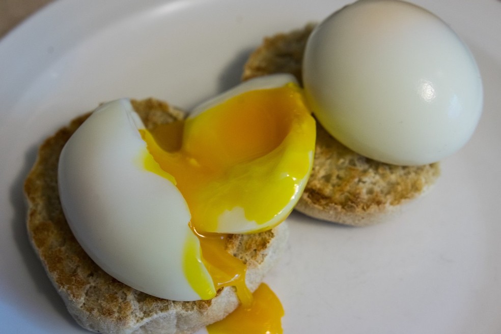 O ovo mollet possui claras firmes e gema mole — Foto: Edsel Little / Wikimedia Commons / Creative Commons