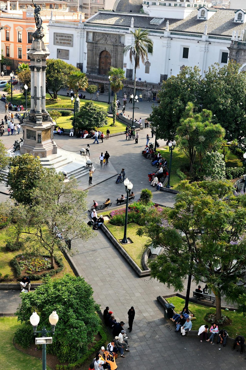 Praças públicas ampliam o convívio urbano, incentivam o uso do espaço a pé e fortalecem a vida comunitária nas cidades — Foto: Pexels/DΛVΞ GΛRCIΛ/Creative Commons