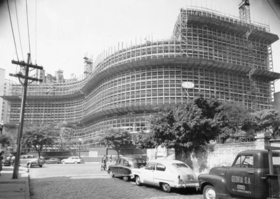 O Edifício Copan foi concebido na década de 1950 em um período de intensa expansão urbana e verticalização de São Paulo  — Foto: Instagram/arquivo.arq/Reprodução Sala Copan Cultura via copansp.com.br