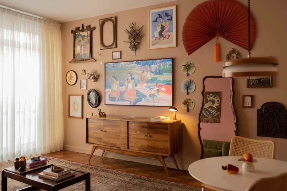 Como fazer a TV ficar bonita na sala de estar: dicas + 40 inspirações