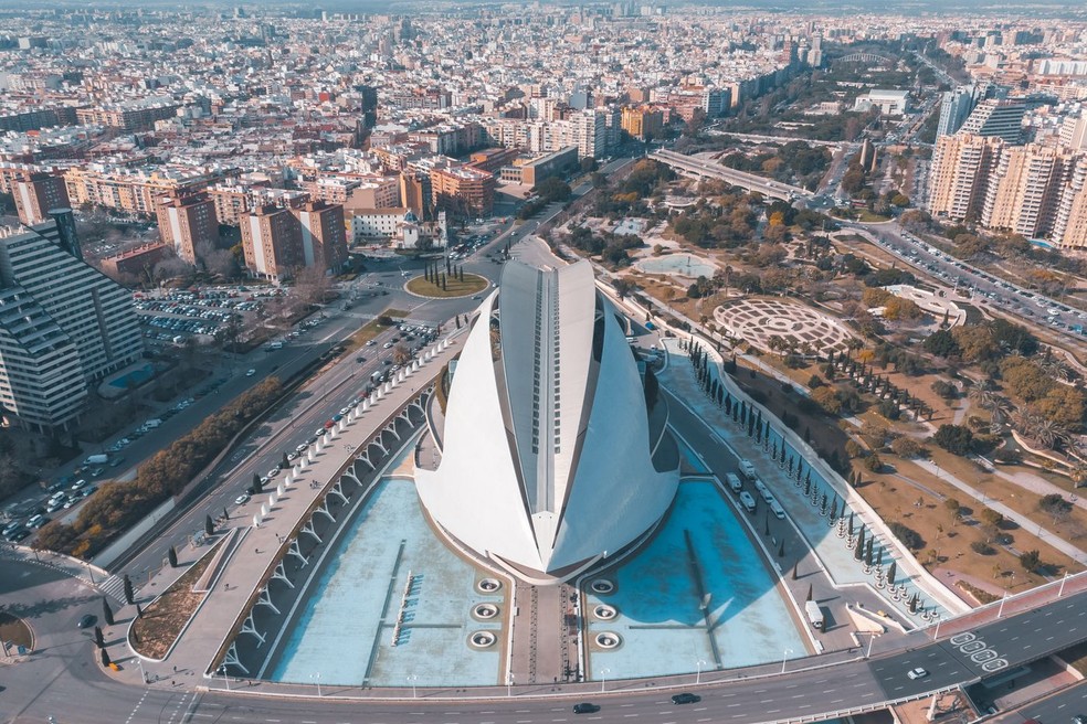 Valência se destaca pelo clima, pela vida comunitária e pelas opções de lazer ao ar livre — Foto: Pexels/Salvatore De Lellis/Creative Commons